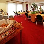 מלון Restaurant Adler Westhausen (Ostalb)
