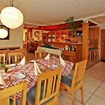 Restaurant Adler מלון